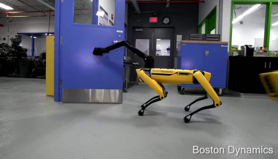 Boston Dynamics SpotMini : le chien robot capable d’ouvrir une porte