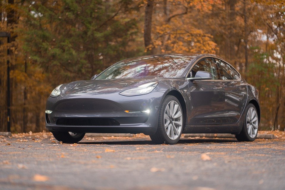 Tesla commence à supprimer les capteurs radar