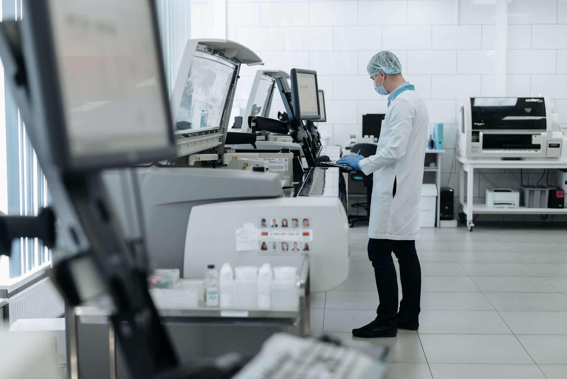 Детская цгб березовский. Хим лаборатория. Лаборатория читать. Лаборатория читать. Оболочка книга лаборатория.