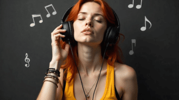 Jeune femme en train d'écouter de la musique