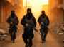 Un groupe de djihadistes dans une ville en ruine