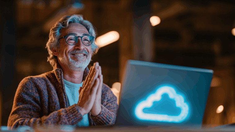 la photo d'une personne contente devant son ordinateur et utilisant Google Cloud AI