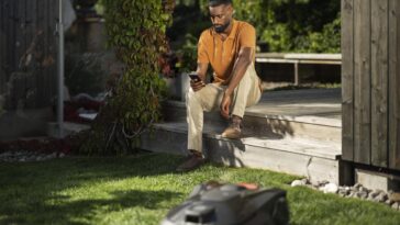 Husqvarna : robots tondeuses avec IA