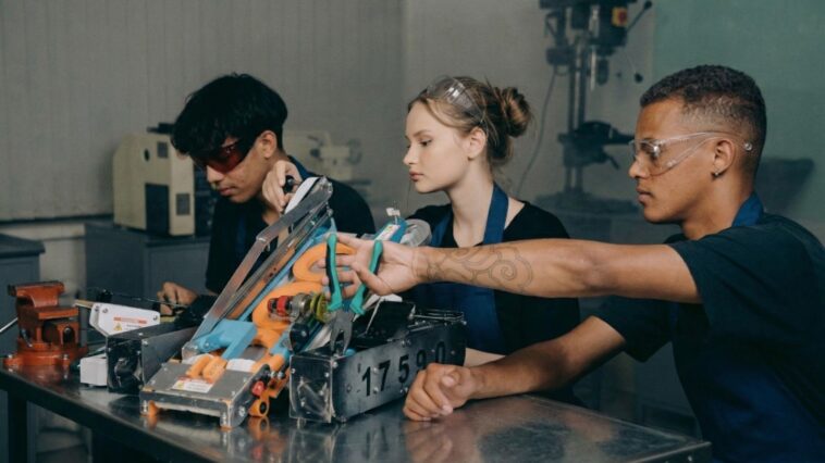 Tours crée un Master en robotique sociale