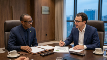 Le président Paul Kagame et le PDG d'Anthropic Dario Amodei assis face à face pour l'adoption de l'IA d'Anthropic au Rwanda