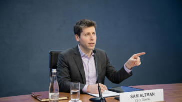 Sam Altman évoque la fin de l'ère des développeurs au profit de l'IA.