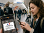 Femme utilisant son smartphone dans le métro affichant un écran de vérification d'âge obligatoire pour Pornhub.