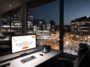Ecran d ordinateur allume la nuit affichant un logiciel de messagerie instantanee automatique : l'agent IA d'assistance client du Marketing Hub de HubSpot